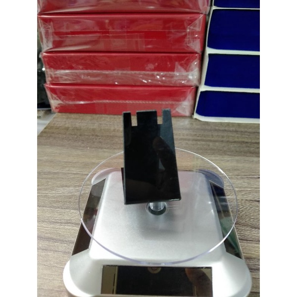 Đế trưng bông tai