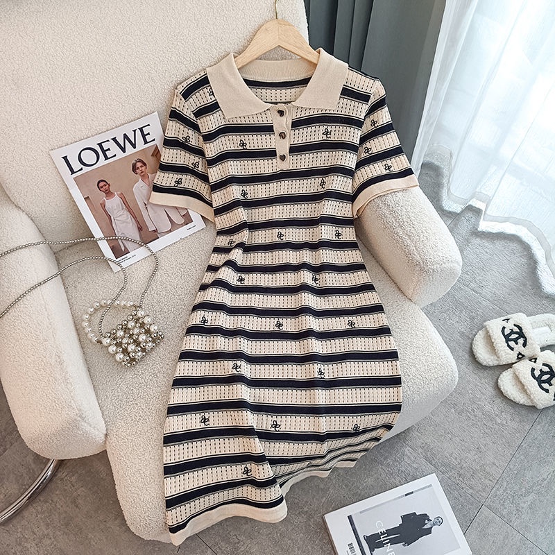 Đầm Dệt Kim Dài Qua Gối Cổ polo Họa Tiết Kẻ Sọc Thời Trang Mùa Hè Hong Kong Cho Nữ