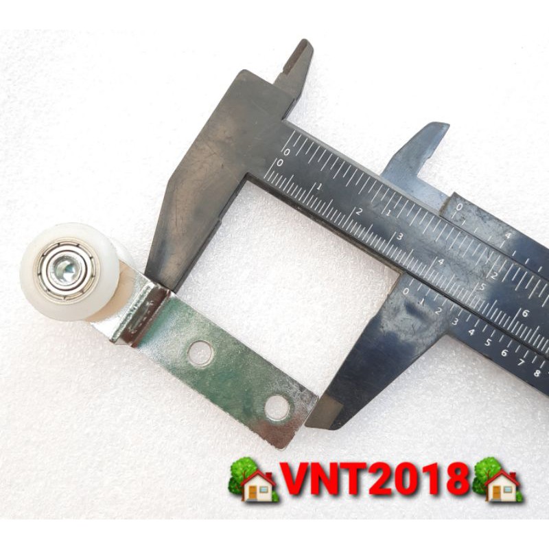 Con lăn trên cửa lùa inox tiện dụng