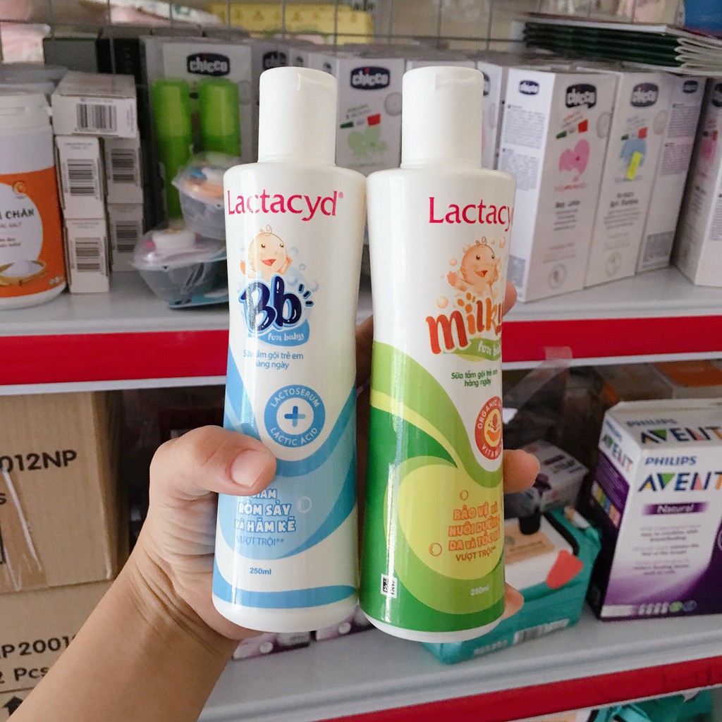 Tắm gội Lactacyd 250ml