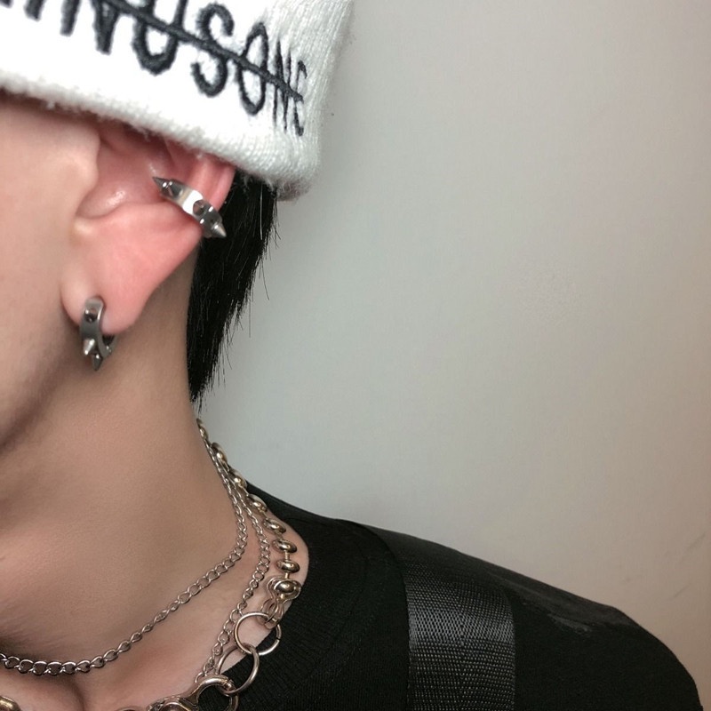Khuyên tai hình đinh tán kẹp vành tai phong cách punk đường phố cá tính chất liệu thép titan độc đáo sáng tạo