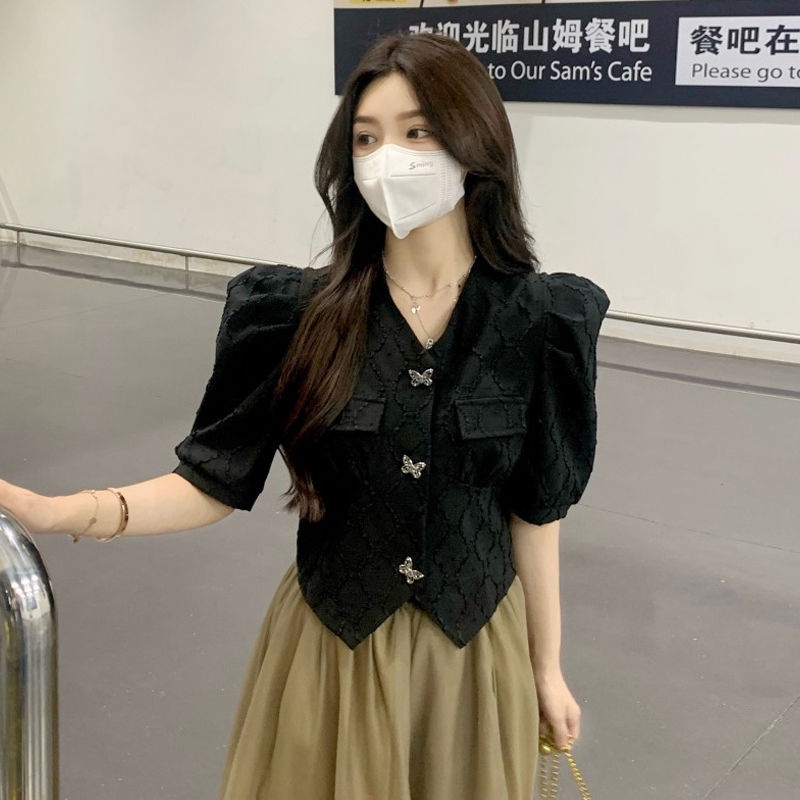 Bộ Áo Sơ Mi Tay Phồng Màu Đen Phối Chân Váy Ngắn Kiểu Pháp Thời Trang Mùa Hè Sành Điệu Cho Nữ 2022