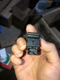phutung🔧| công tắc lên kính howo a7