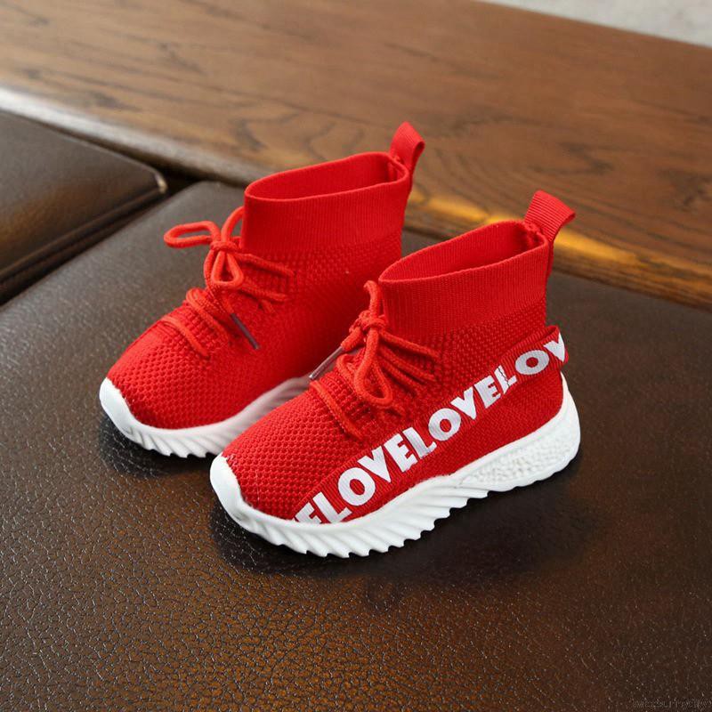 Giày thể thao in chữ chống trượt cho bé