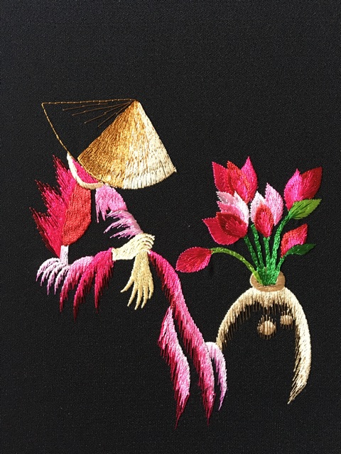 Tranh thêu tay hoàn thiện 30x35cm Tranh nghệ thuật Cô gái bên nhành hoa Sen CGBS001