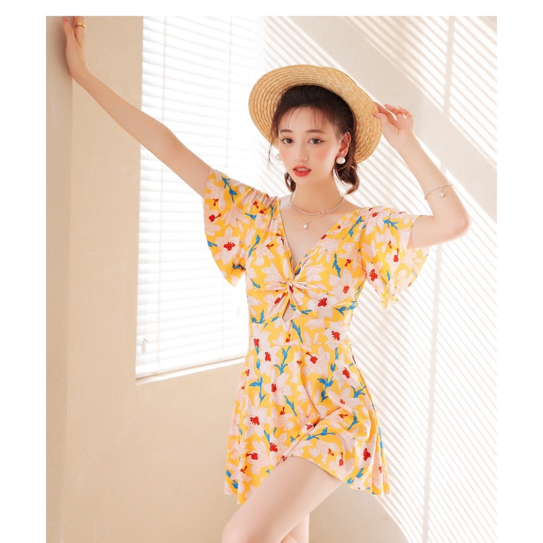 Bộ đồ bơi liền thân dáng váy họa tiết hoa xoắn nơ xinh kín đáo tôn dáng