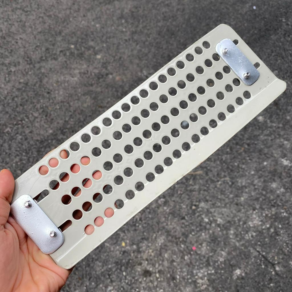 Lưới chống chuột ô tô xe Ford Ranger, Everest... giúp ngăn chuột chui vào trong xe