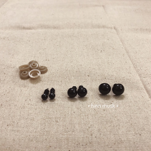 Mắt thú đen có chốt cài