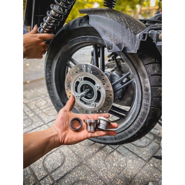 Căn inox 304 đặc. fix lỗi kêu bánh sau của Honda SH350i. Sản phẩm được ưa chuộng, tin dùng để xử lý lỗi kêu bánh sau SH