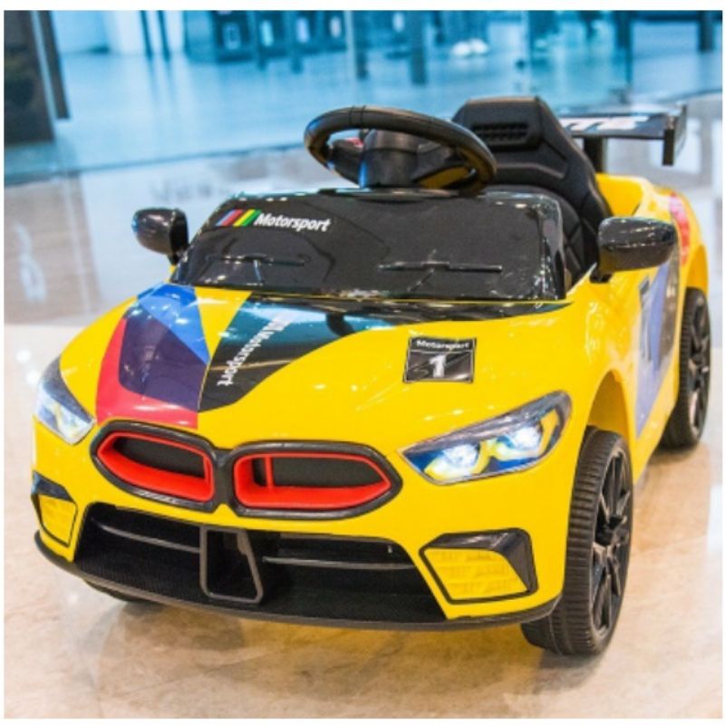 Ô tô xe điện cho bé . Xe điện BMW M8 . có kèm điều khiển tải trọng 30kg
