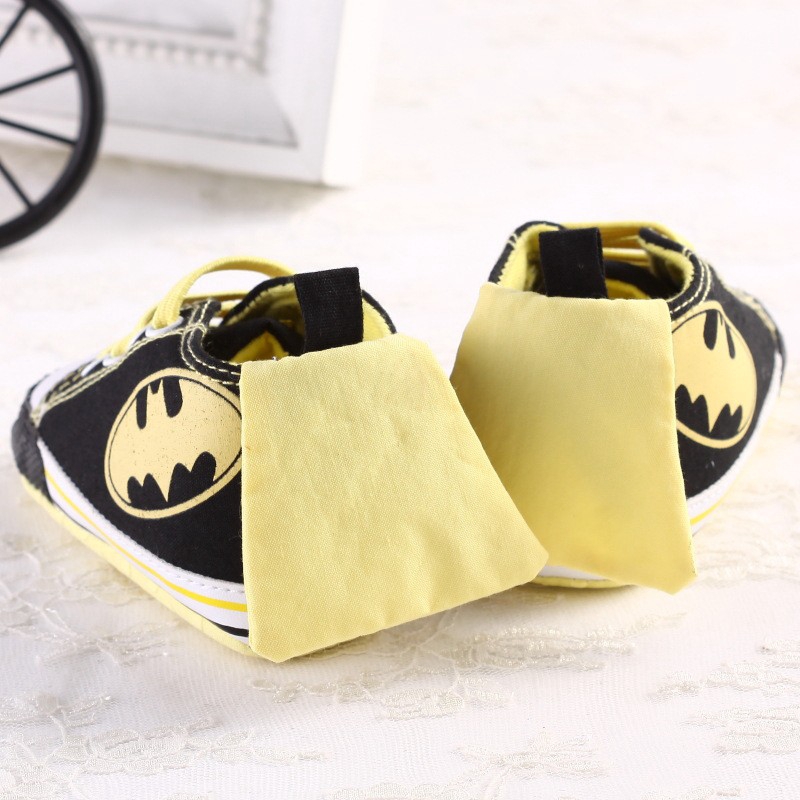 Giày Hình Người Dơi Cho Bé Trai