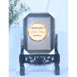 Khung hình và chân khung đề bàn thờ kttấm hình
