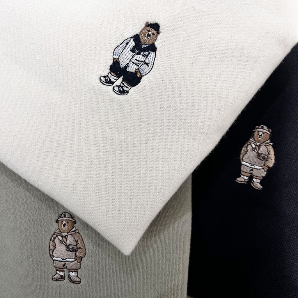 Áo sweater màu trơn họa tiết gấu Steve  WHMWC2203U-B type