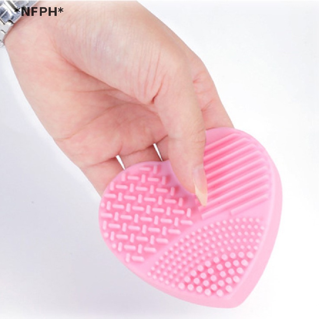 Dụng Cụ Vệ Sinh Cọ Trang Điểm Bằng Silicone Trái Tim Tiện Dụng
