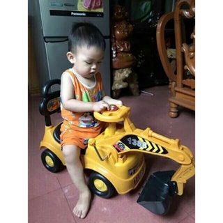 Xe cẩu chòi chân cho bé