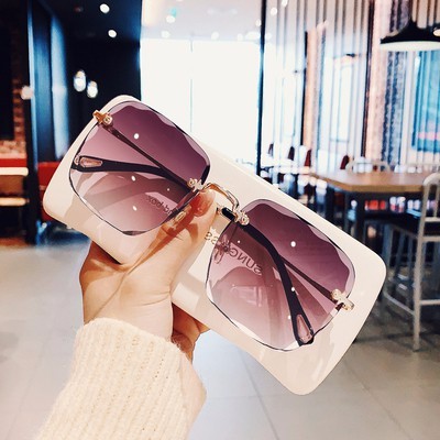 Kính mát gọng vuông thời trang dành cho nữ | BigBuy360 - bigbuy360.vn