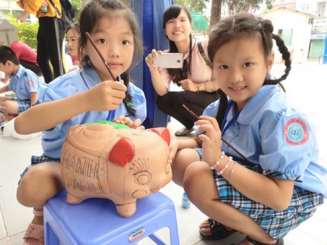 Heo đất chưa tô - Tượng tô màu cho bé Heo đất nung chưa sơn vẽ kèm màu và cọ giá rẻ