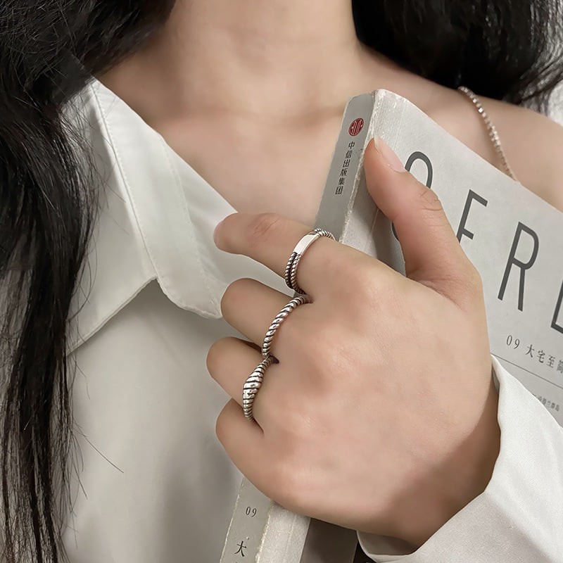 Nhẫn bạc SOFF CLUB S925 - Nhẫn xoắn trơn bản dày (ưu tiên đeo ngón giữa hoặc ngón tay size to)