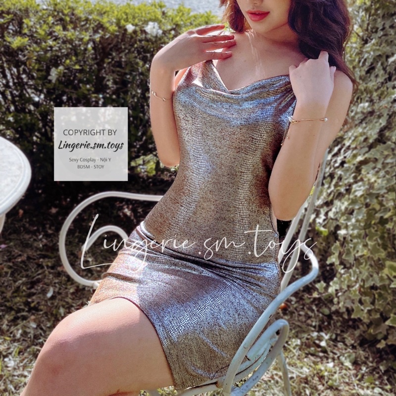 QR1223 - Váy Body Nhũ Bắt Sáng Nổi Bật - Đầm Cổ V - Đây Đính Đá Quyến Rũ