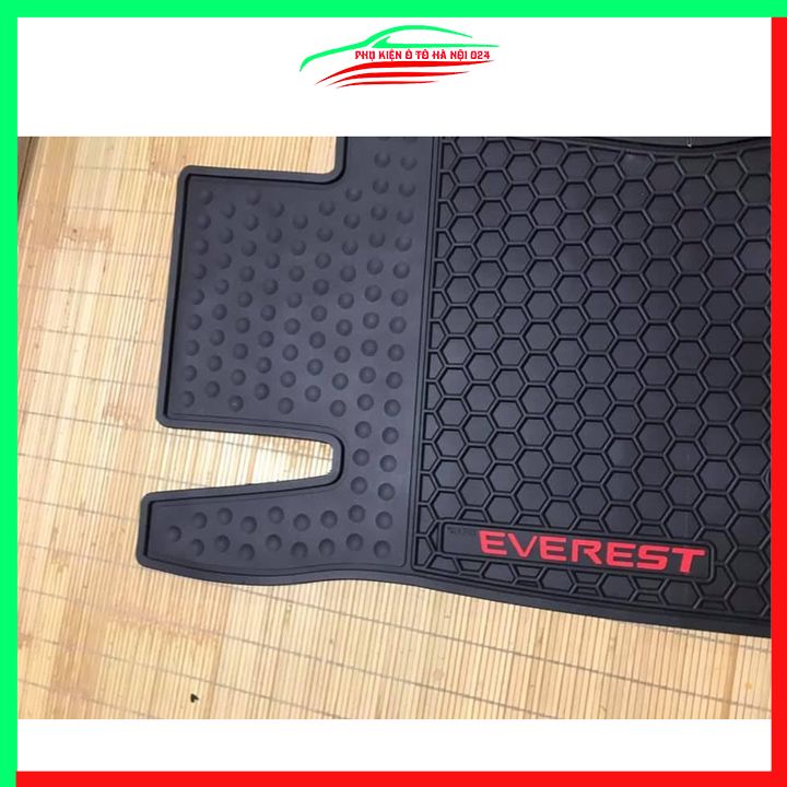 Thảm lót sàn cao su cho xe Ford Everest 2021-2022 hàng chuẩn theo xe chịu lực tốt