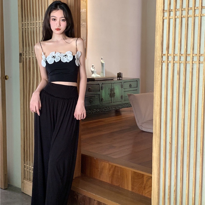 Áo Hai Dây Dáng Ôm Họa Tiết Hoa Phong Cách Quyến Rũ