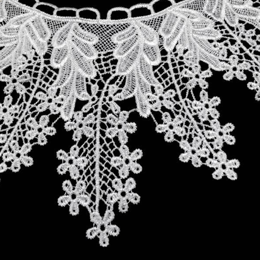 Ren thêu hoa viền cổ áo