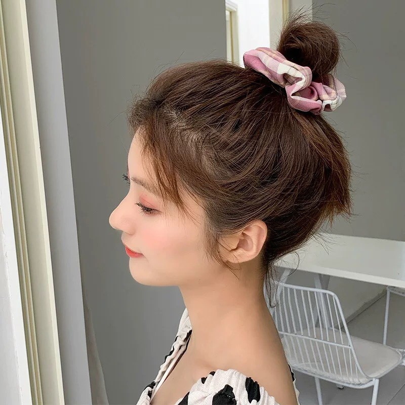 Cột tóc scrunchies hoạ tiết caro Mua Tất nhiều màu (muatatshop)