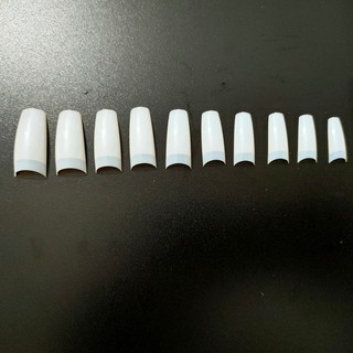 Móng giả dán và nối làm nail