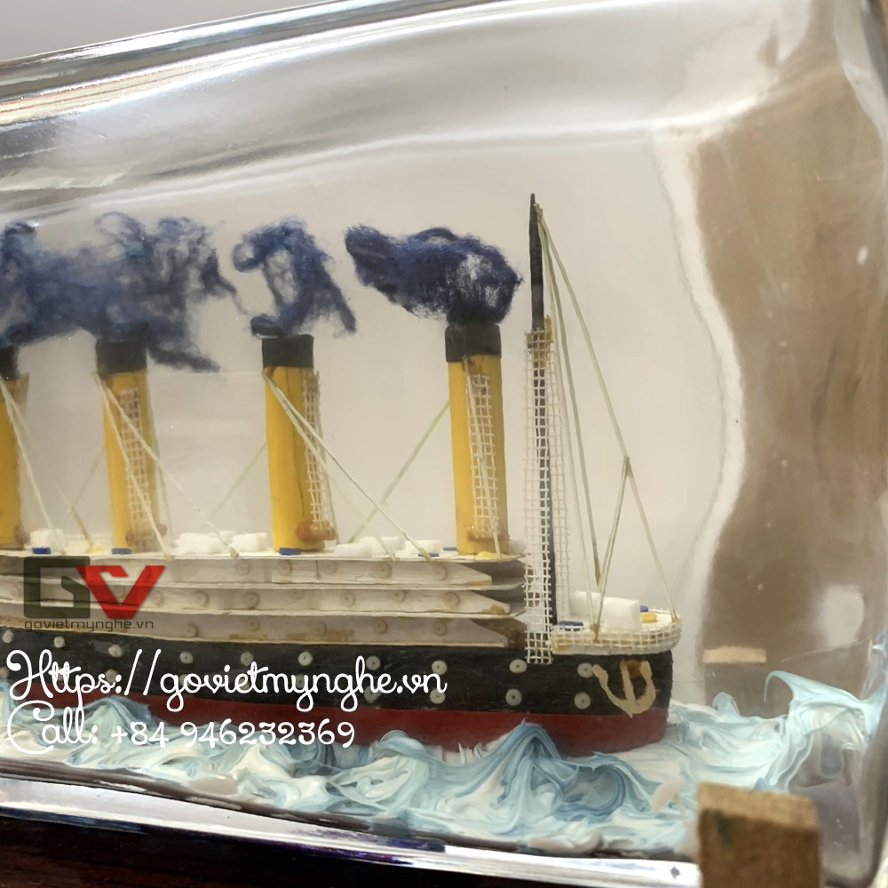 Mô hình tàu gỗ tàu Titanic mô hình trong chai thủy tinh kèm tiểu cảnh sóng biển - thủ công mỹ nghệ làm bằng tay