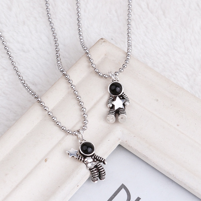 Vòng cổ Nam Châm Mặt Hình Phi Hành Gia Thời Trang Cho Cặp Đôi