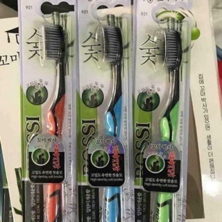 10 Bàn chải đánh răng than tre hoạt tính.