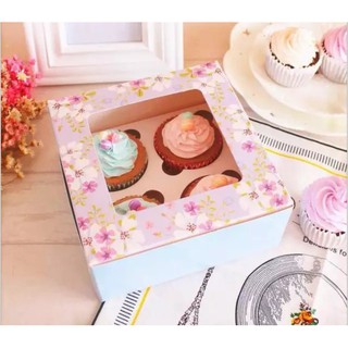 Hộp giấy xanh hình hoa đựng 4 bánh cupcake