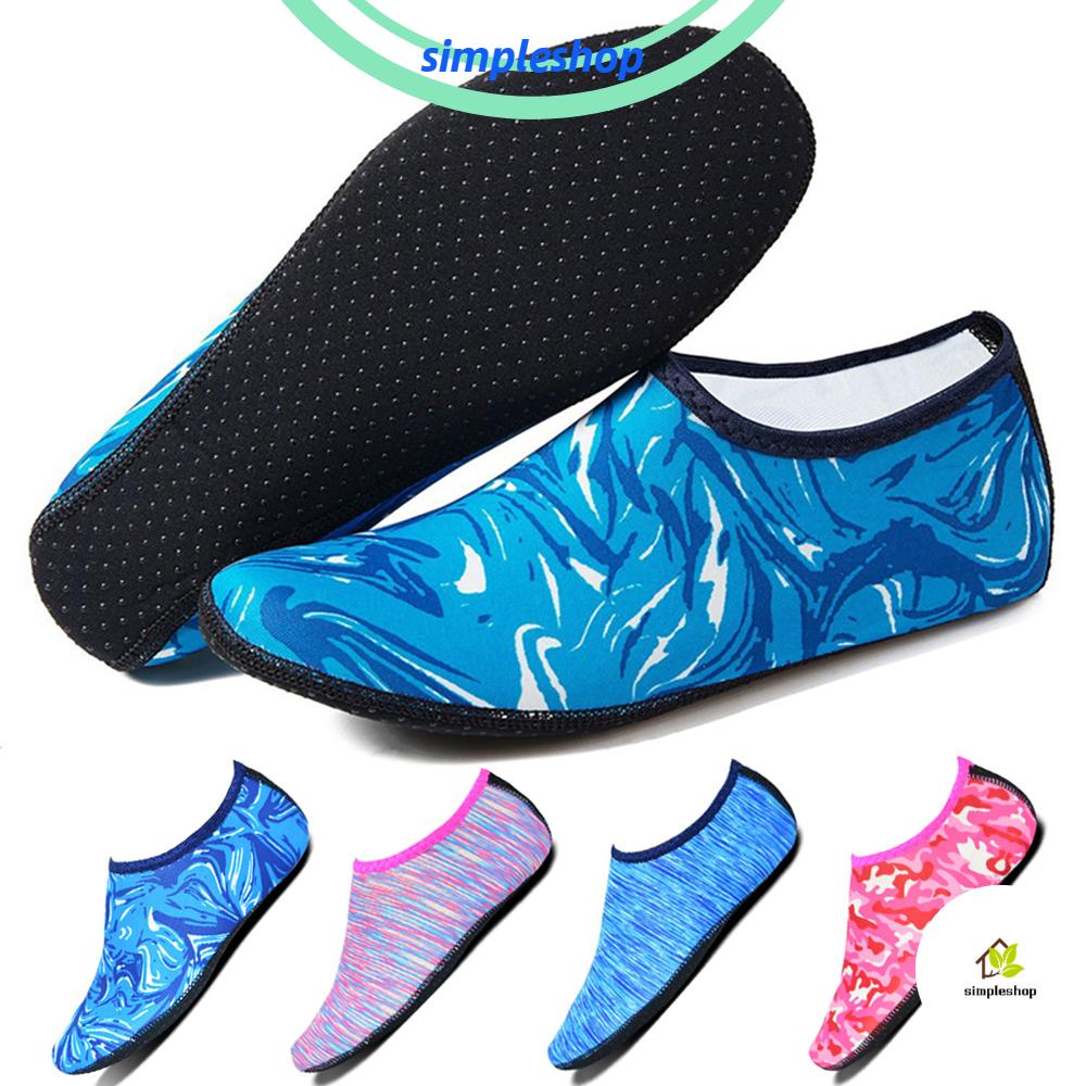 Giày đế phẳng chất liệu mềm chống trượt chuyên dụng khi chơi thể thao dưới nước