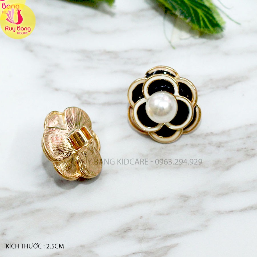 Charm đá hoa cha.nel