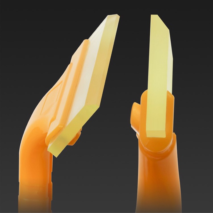 Cây gạt nước vệ sinh cửa kính xe hơi bằng silicone tiện dụng