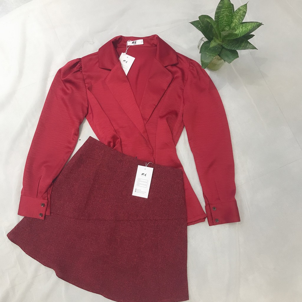 Áo đỏ, dáng áo sơ mi cổ vest, vải lụa, chơi Noen/Giáng sinh và Tết, hoặc mặc đi làm công sở | BigBuy360 - bigbuy360.vn