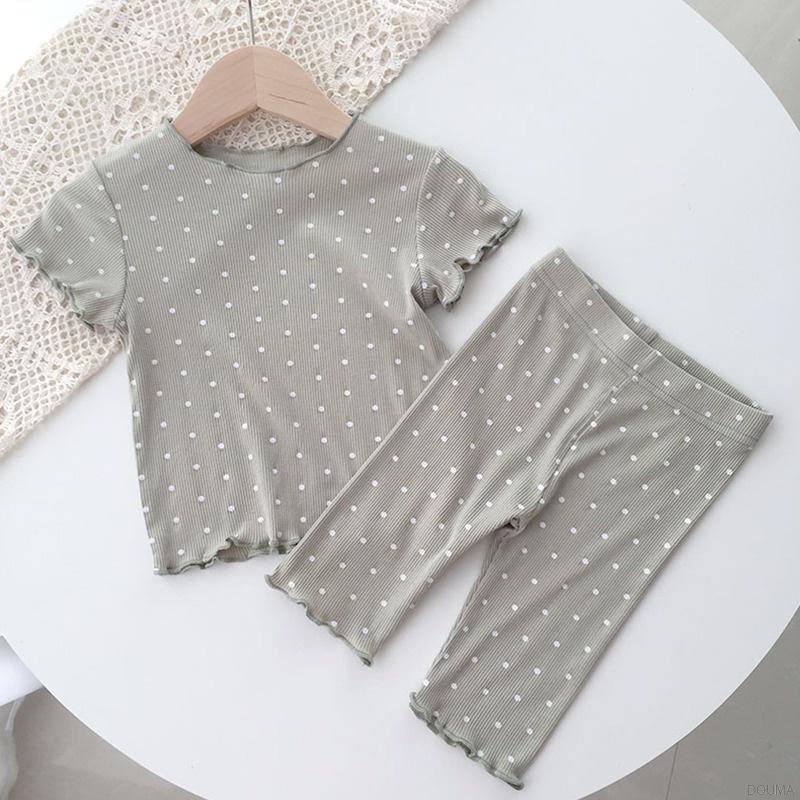 Trang phục mặc nhà in họa tiết chấm bi xinh xắn kiểu Hàn cho bé gái