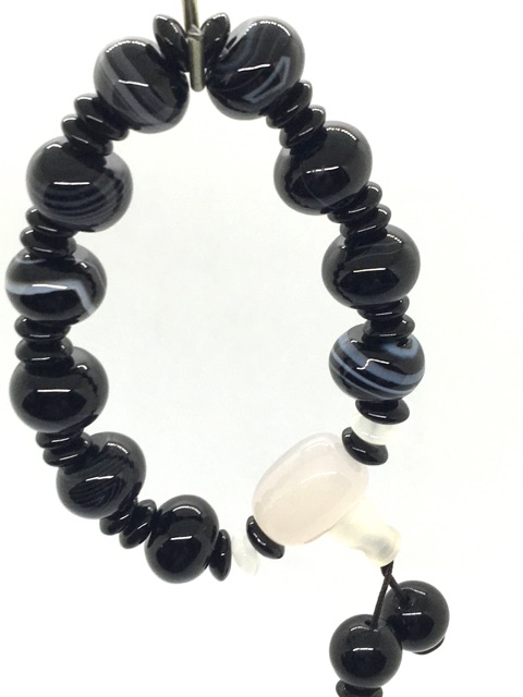 Vòng tay vân đen hình tròn