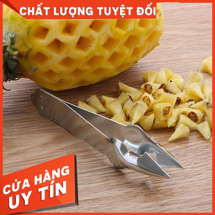 Dụng cụ gắp mắt dứa thông minh