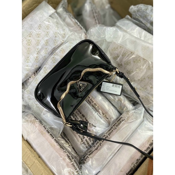 TÚI GUESS CONEY DÁNG THUYỀN