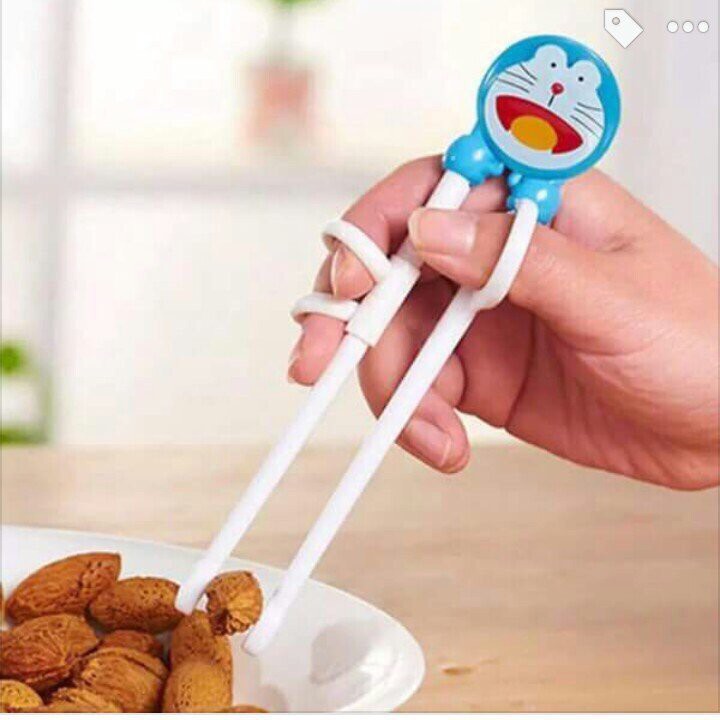 Đũa tập gắp doremon cho bé