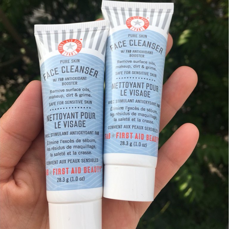 Sữa rửa mặt dịu nhẹ lành tính First aid beauty 28,3g