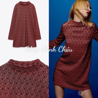 (Sẵn) Váy mini xuông cổ trụ hoạ tiết vân nổi Zarrraa canh sale