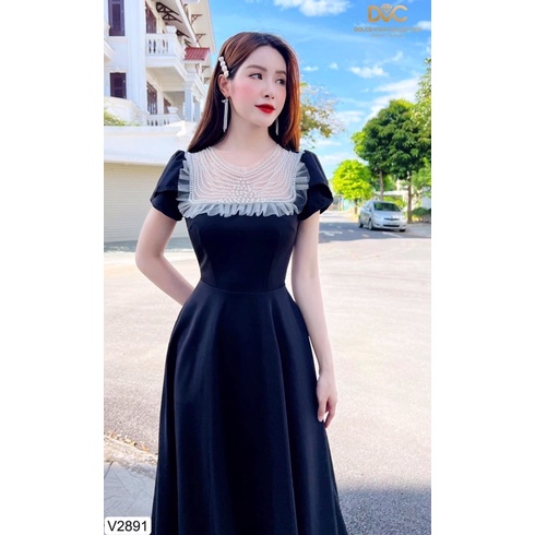 V2891 váy xoè đen cổ đính hạt
