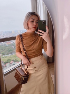 Áo thun nhũ lệch vai