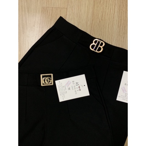 Quần legging đùi lửng nữ thể thao có túi vải Umi cạp chữ - Quần short nữ ngố mặc nhà dáng ôm bó sooc lưng chun tập gym | BigBuy360 - bigbuy360.vn