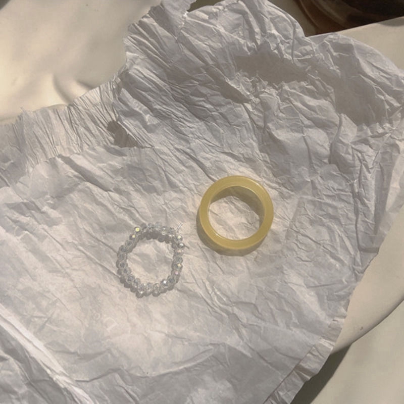 Bộ hai nhẫn xâu hạt cườm kiểu dáng đơn giản