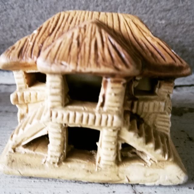 Nhà 2 gian trang trí