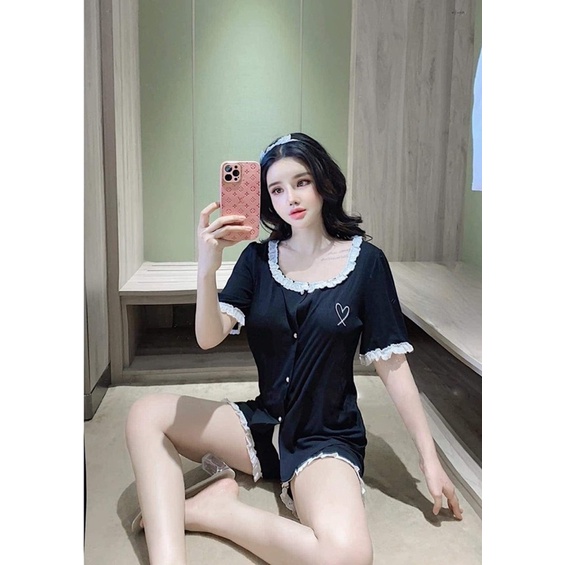 (Dưới 65kg) Đồ bộ pijama đùi tay ngắn cộc quần đùi phối ren thêu ngực cực xinh - chất LỤA MANGO mềm mịn