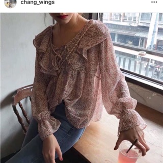 Váy tím hoa nhí cổ V có tay. Dáng lửng.